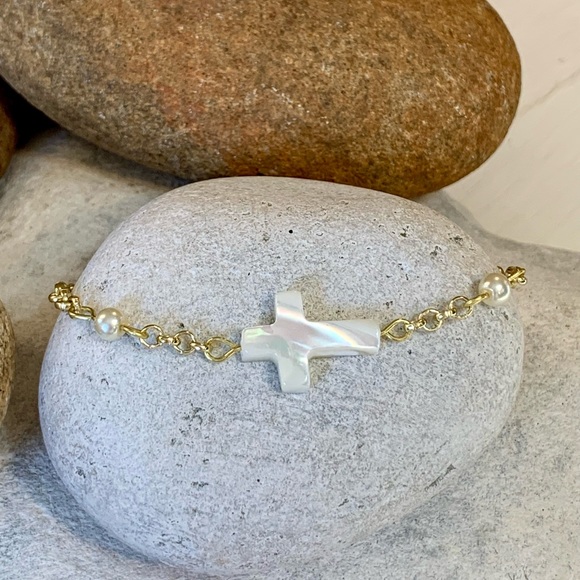 Mother of Pearl Cross Ankle Bracelet - Picture 3 of 3